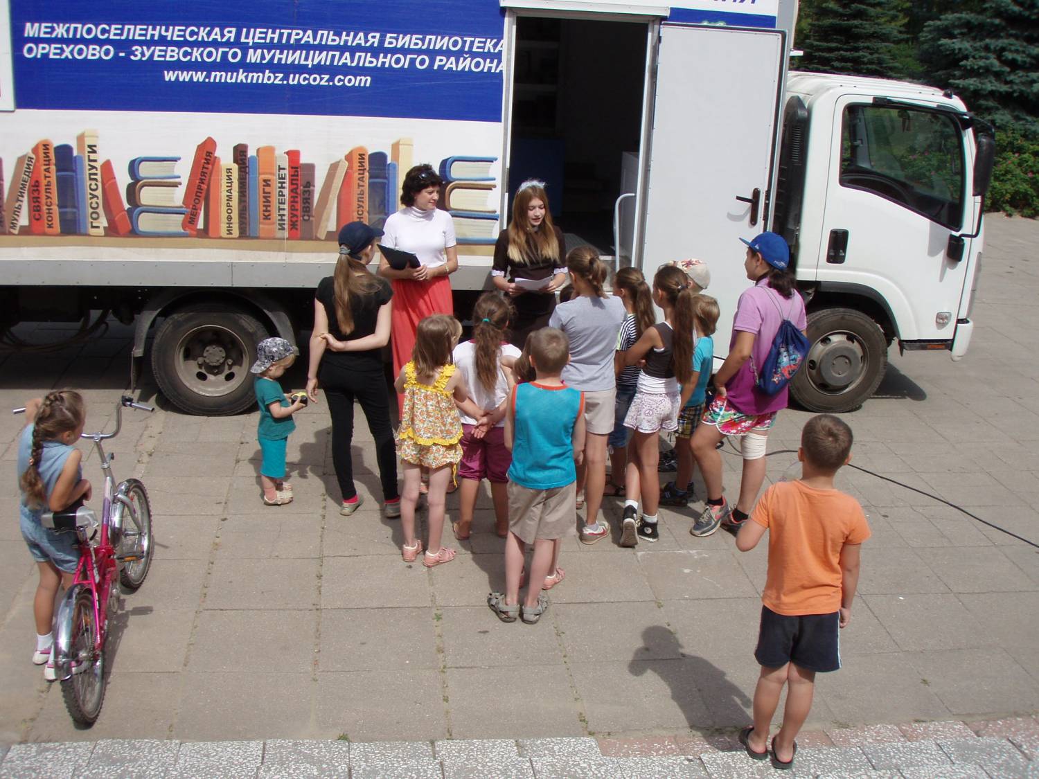 30 июля библиомобиль провел в п. Озерецкий увлекательный час рассказа «Принц сладостей»